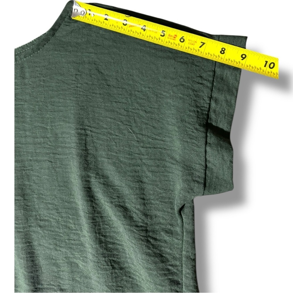 Casual Loose Fit Green Short Sleeve Boxy Top Accented with White Buttons in Back - Picture 11 of 15